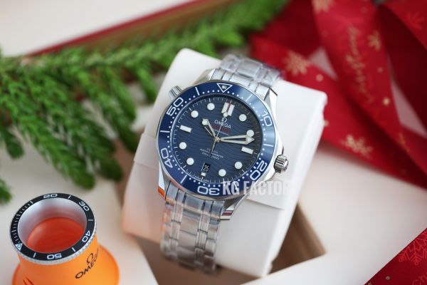 KG Factory Copy Omega Seamaster Diver 300m 8800 Automatic Watch Blue Dial Blue Ceramic Bezel